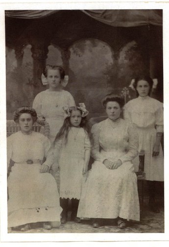Genetti Sisters