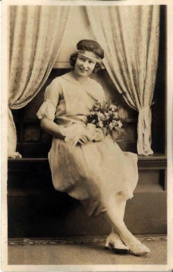 Elizabeth Genetti Smith as bridesmaid